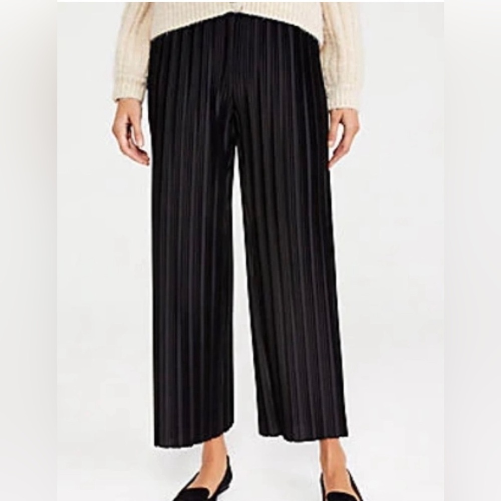 NWOT- Ann Taylor pleated wide leg pull on pants black Size 12 - Picture 5 of 9
